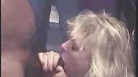 Kaunis musta kylpyhu ...