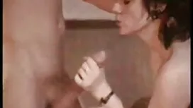 Nörtti tyttö ilmaise ...