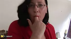 Kaksi tyttöä ja yksi ...