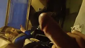 Naiset seksiä sängys ...