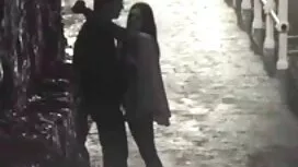 Hänen äitinsä sukiss ...